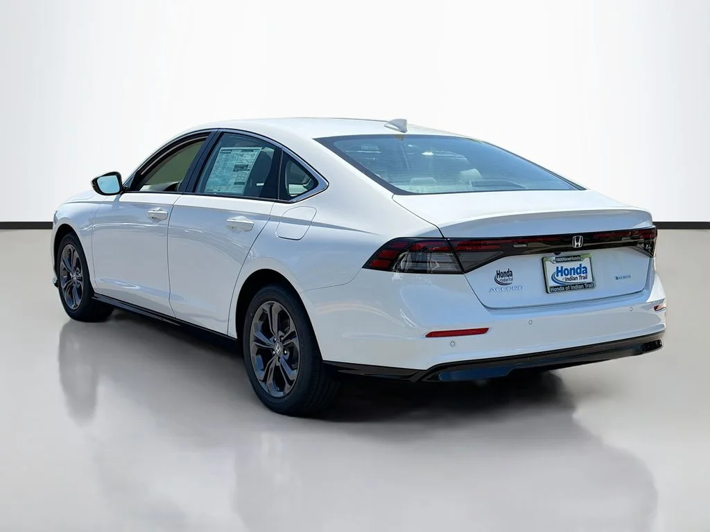 New 2026 Platinum White Pearl Honda EX-L image 9