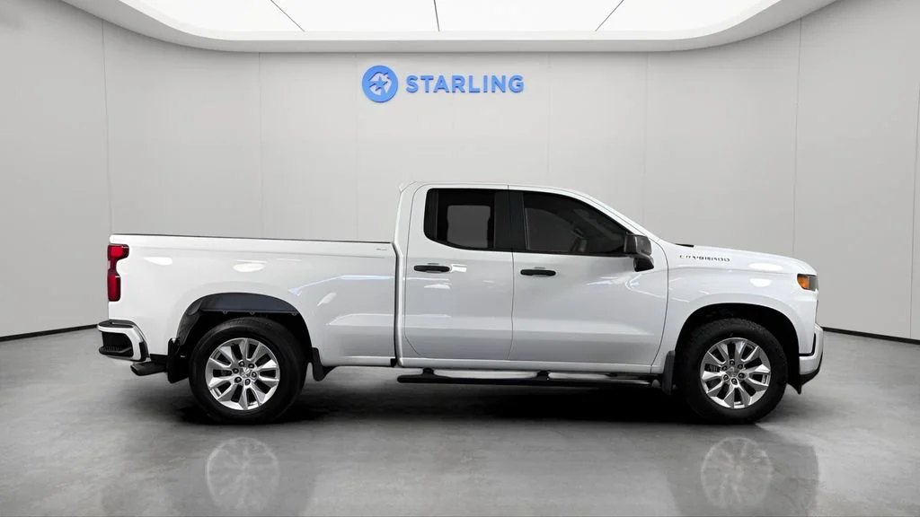 Used 2020 SUMMIT WHITE Chevrolet Custom image 12
