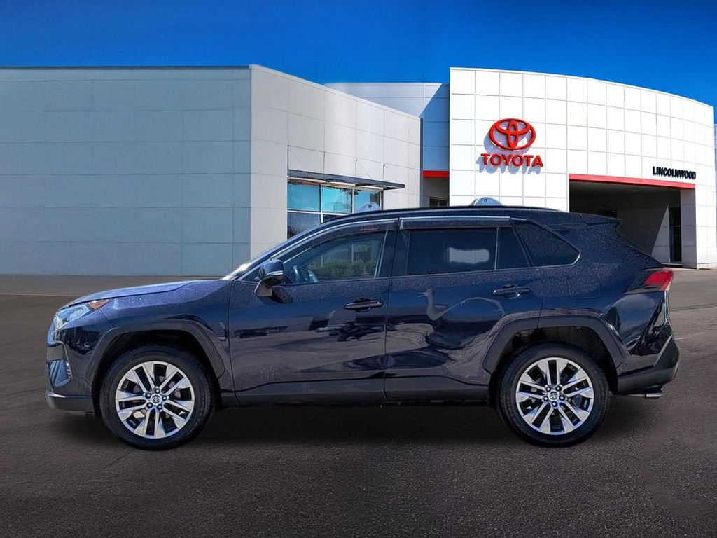 Used 2020 Blue Toyota XLE Premium image 14