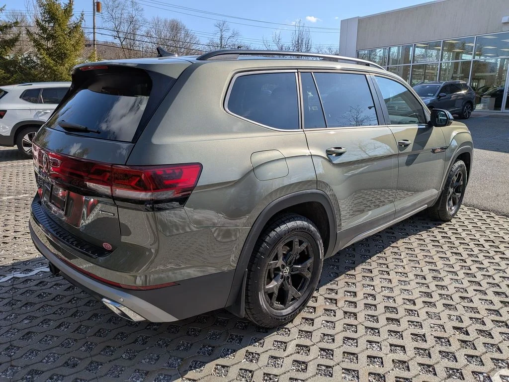 Used 2025 Green Volkswagen 2.0T Peak Edition image 5