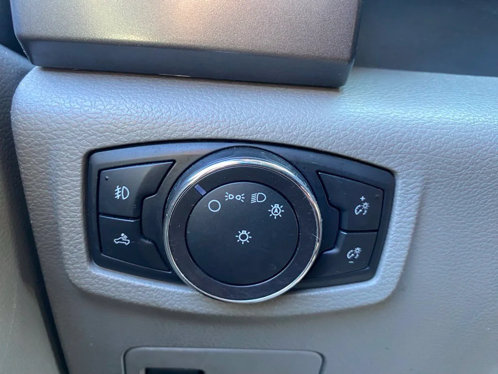 Used 2018 Gray Ford XLT image 20