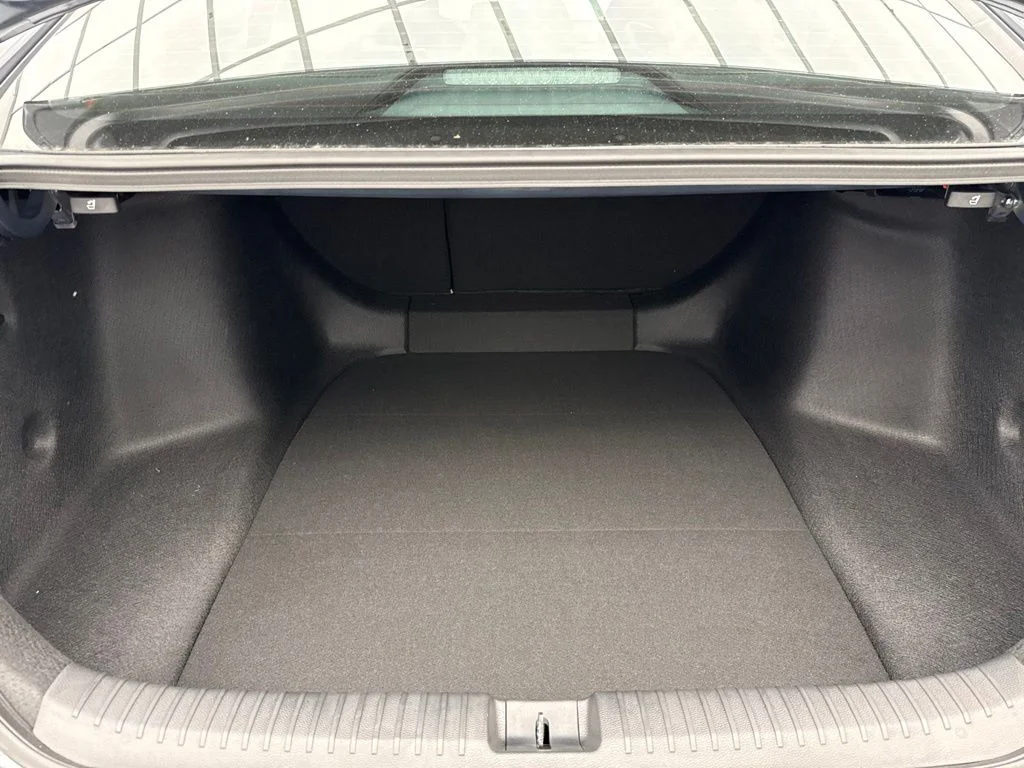 New 2026 Meteorite Gray Metallic Honda SE image 9