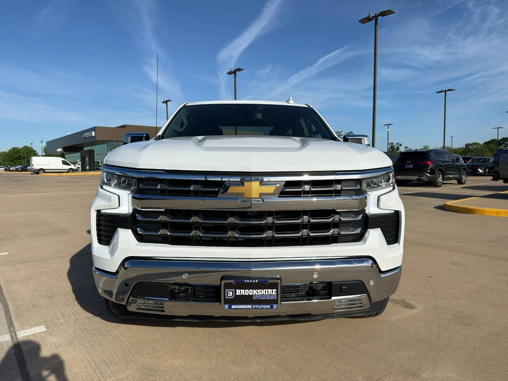 Used 2025 Summit White Chevrolet LTZ image 2