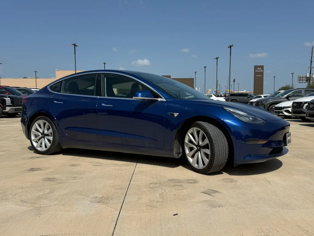Used 2020  Tesla Standard Range image 8