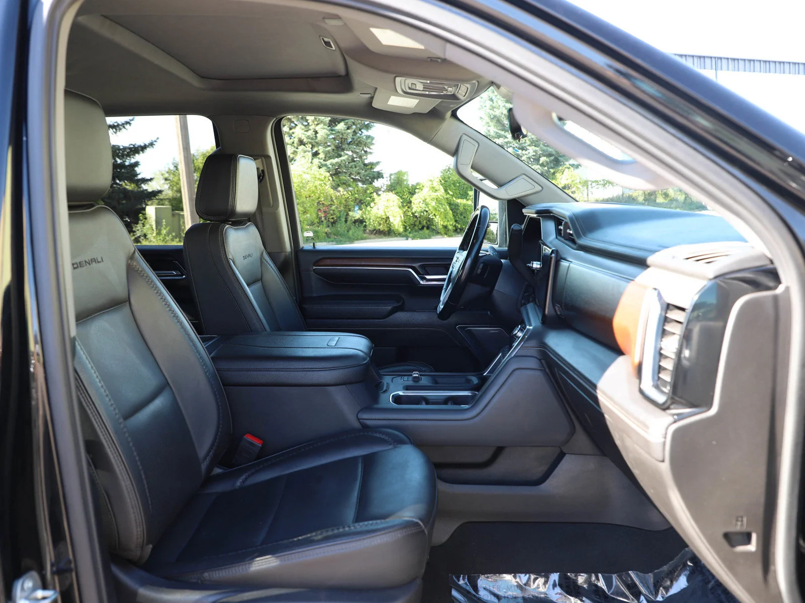 Used 2024 Onyx Black GMC Denali image 10