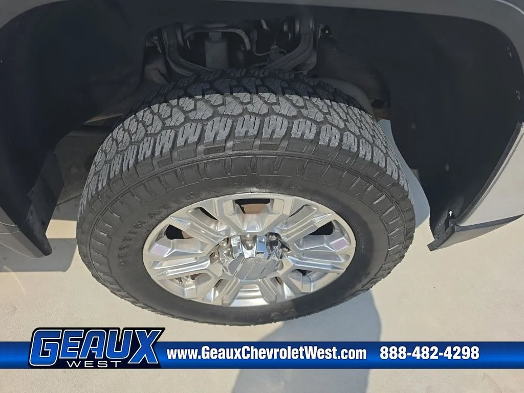 Used 2022 White GMC SLE image 13
