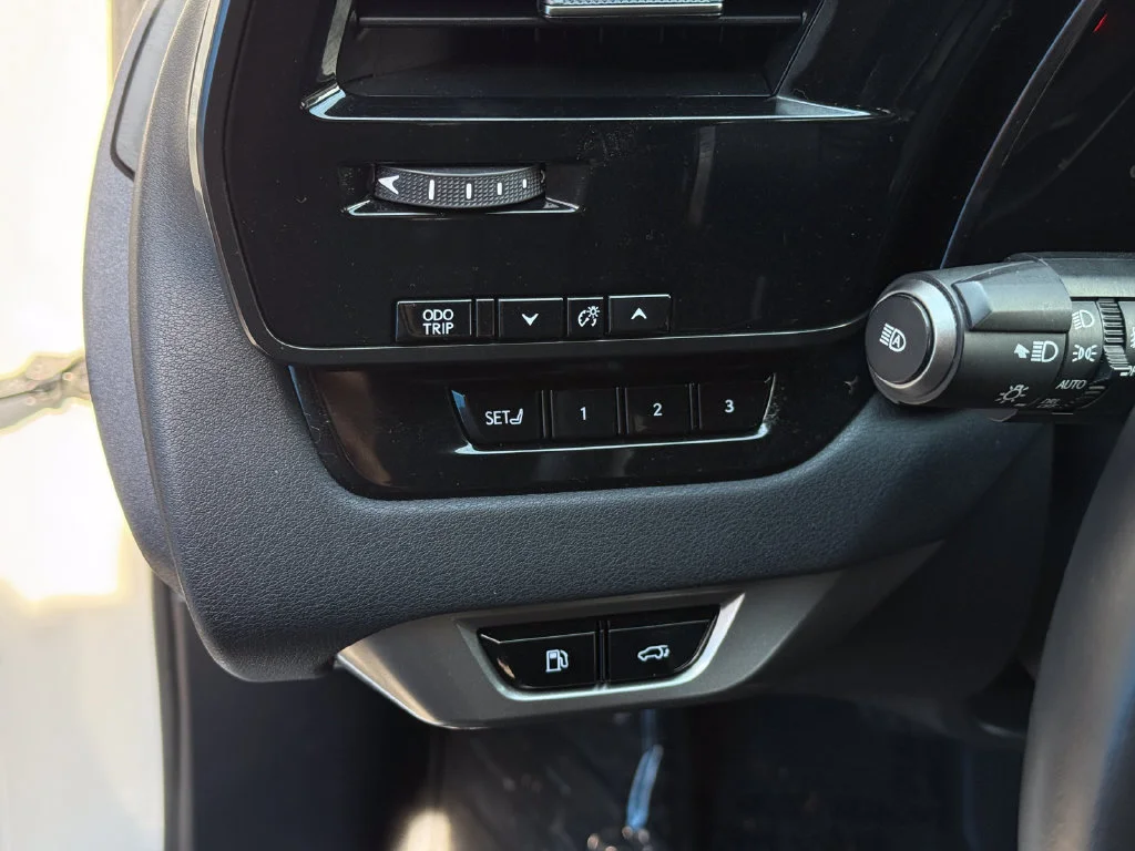 Used 2024 White Lexus RX 350 image 25