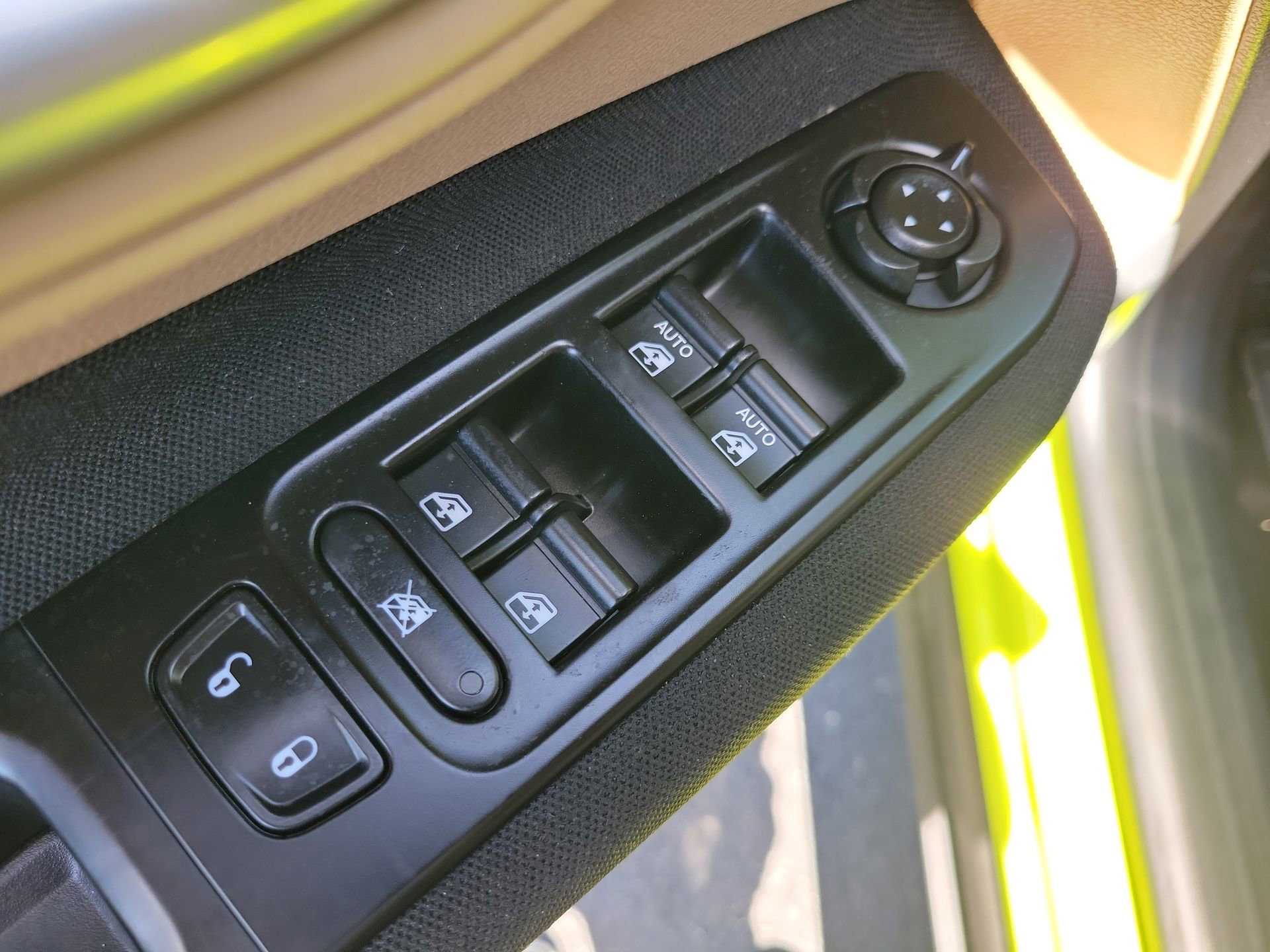 Used 2017 Hypergreen Clearcoat Jeep Sport image 18