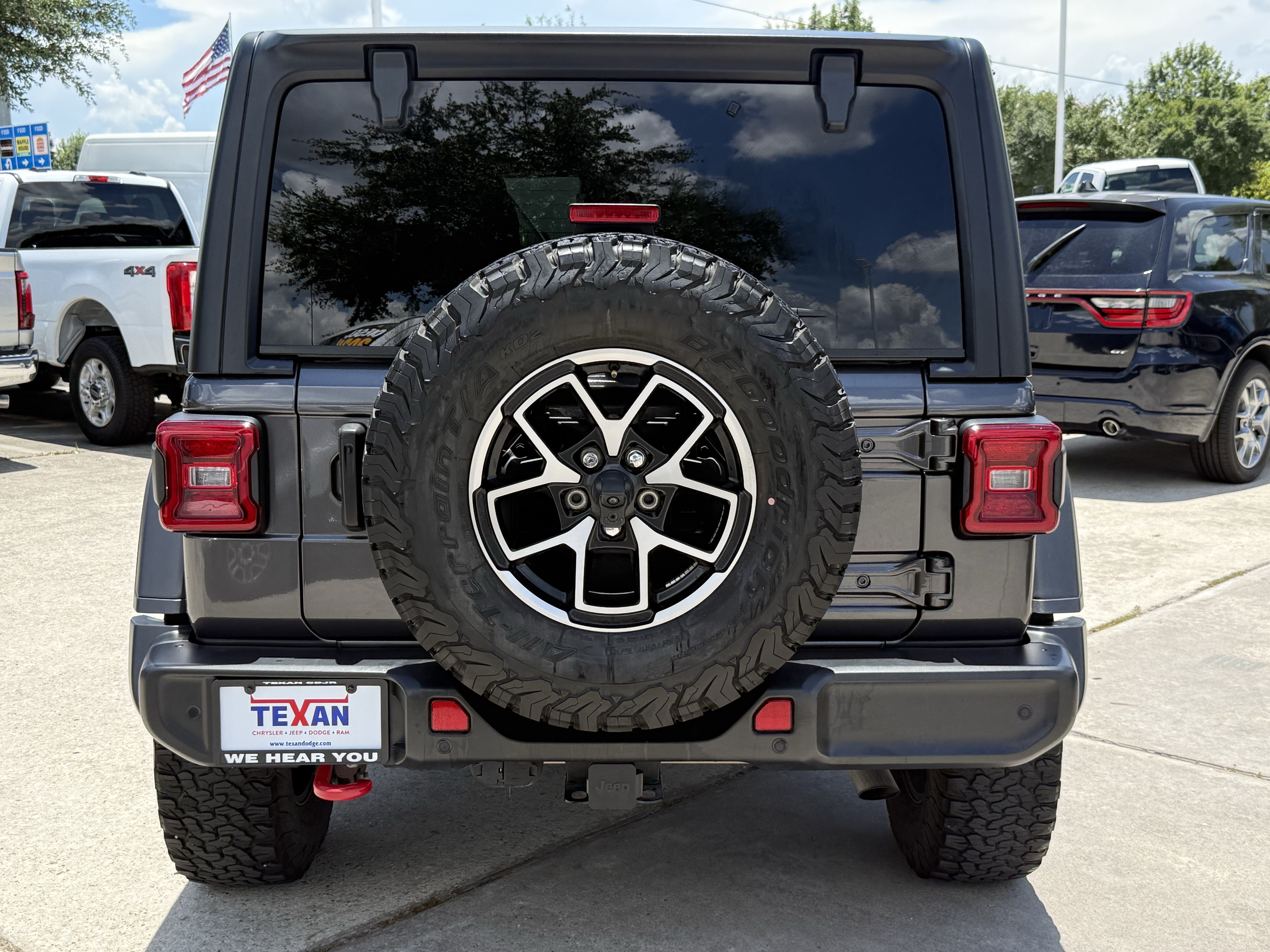 Used 2024 Granite Crystal Metallic Clearcoat Jeep Rubicon image 5