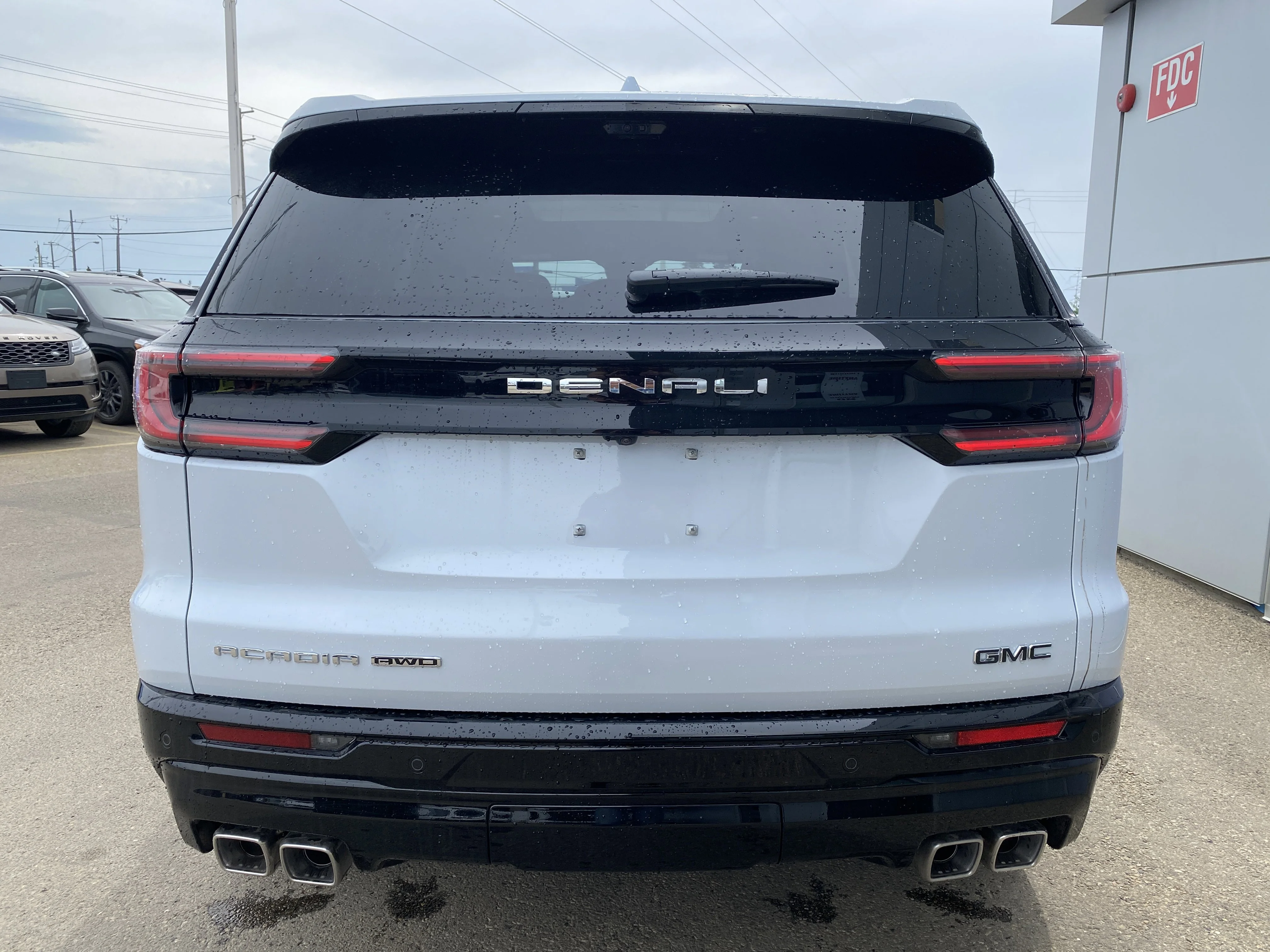 New 2026 GLACIER WHITE TRICOAT GMC Denali Ultimate image 5