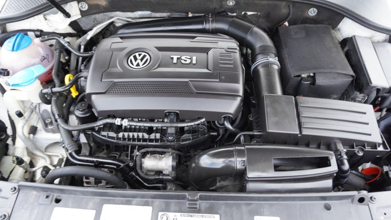 Used 2014 White Volkswagen S image 32