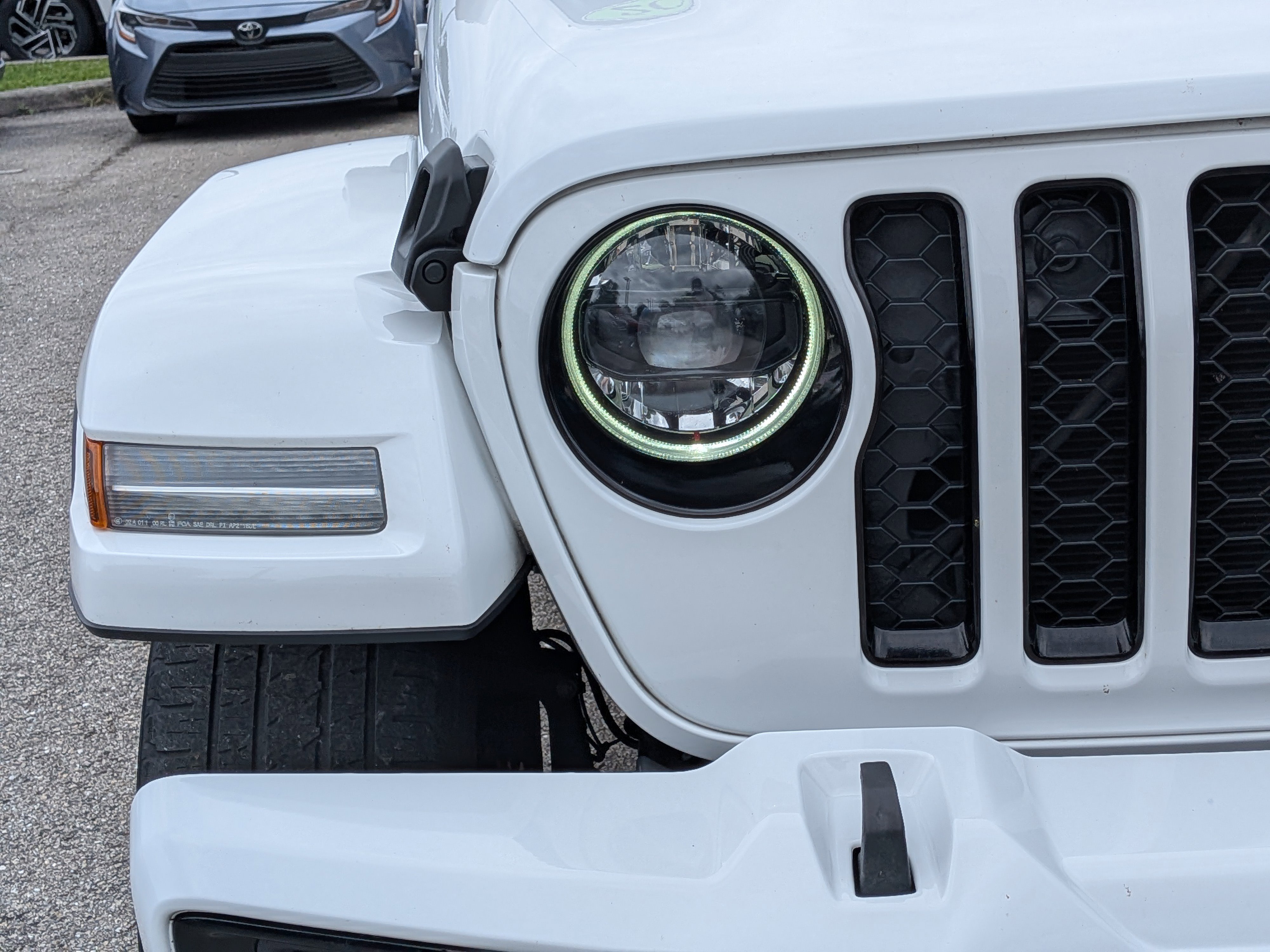 Used 2023 Bright White Clearcoat Jeep High Altitude image 10