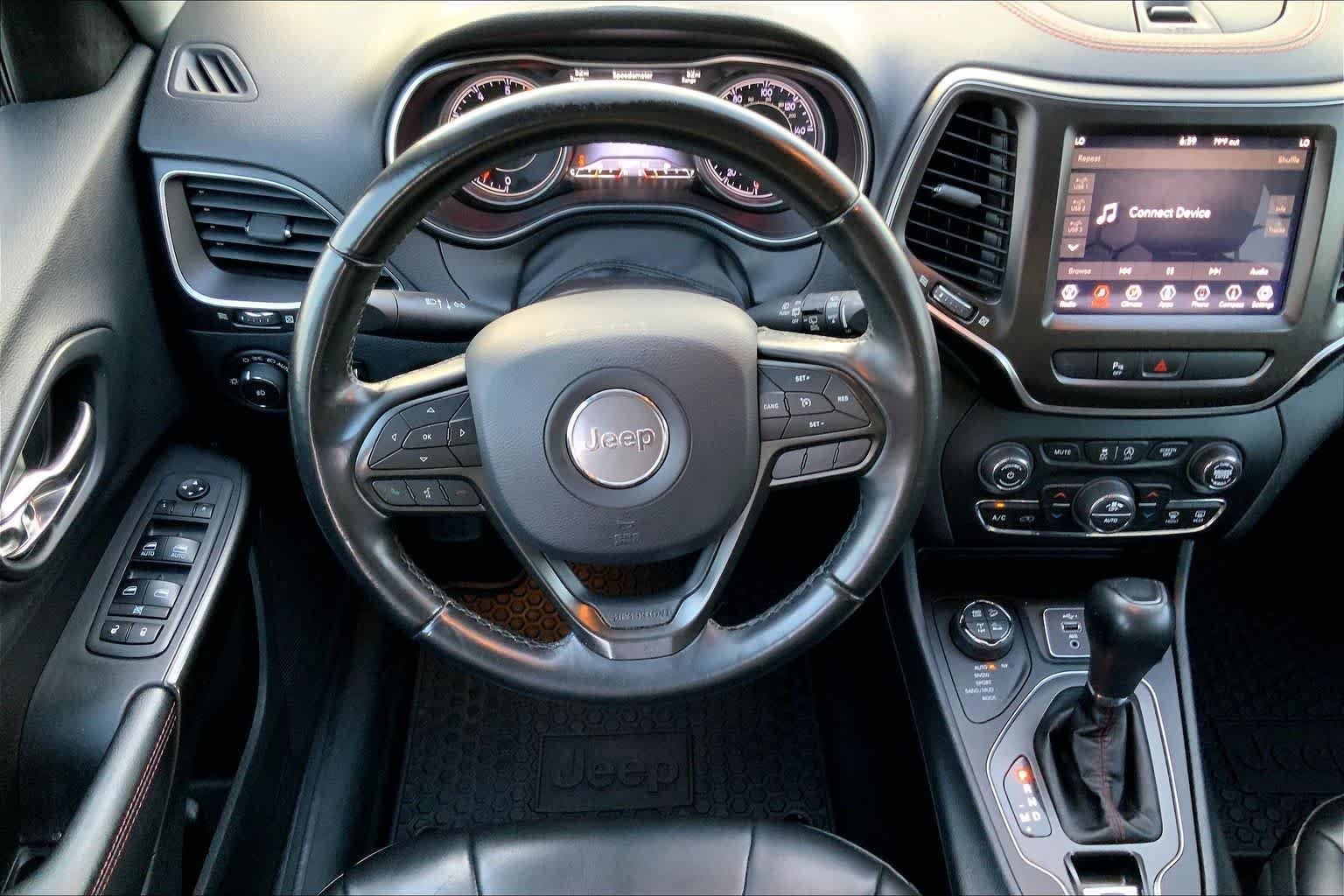 Used 2019 Diamond Black Crystal Pearlcoat Jeep Trailhawk image 6