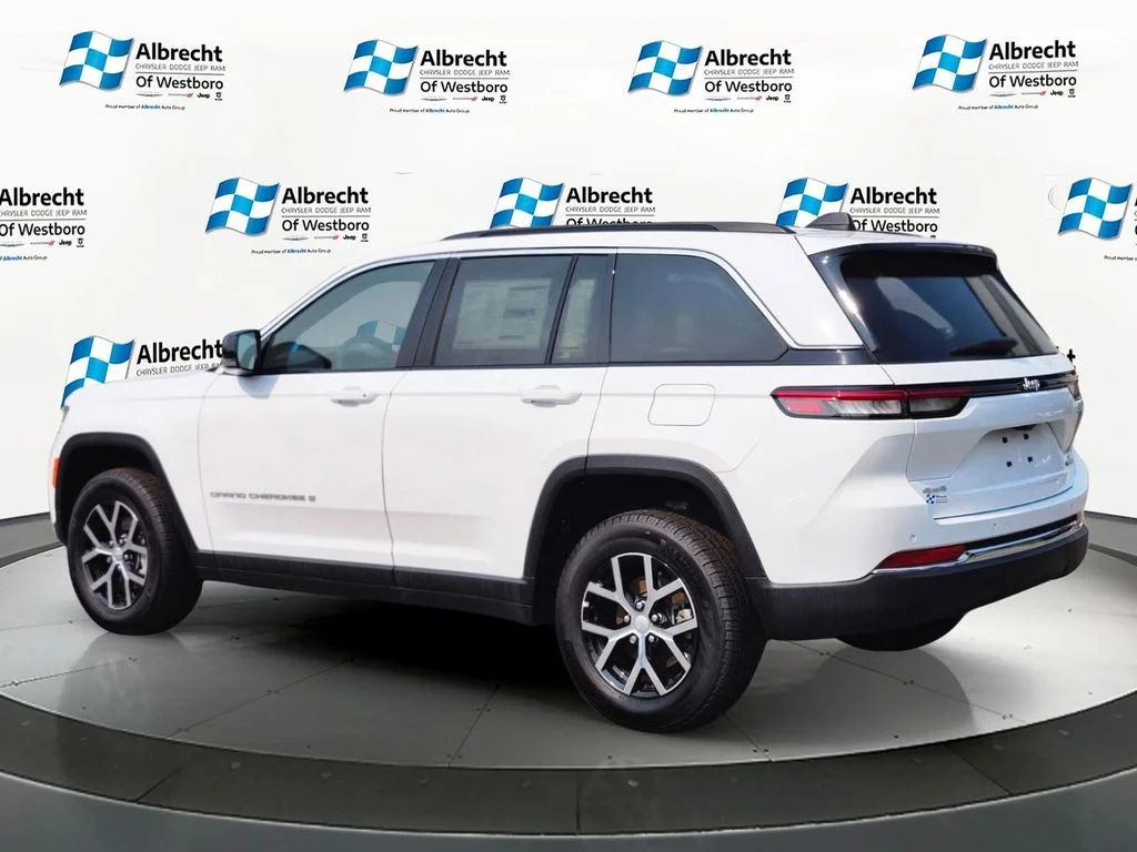 New 2025 Bright White Clear-Coat Exterior Paint Jeep Limited image 3