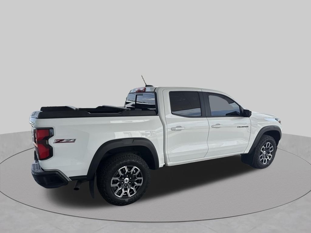Used 2024 White Chevrolet Z71 image 9