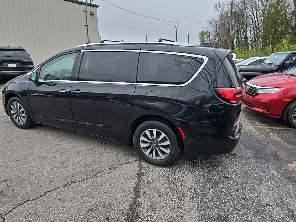 Used 2021 Black Chrysler Touring L image 4