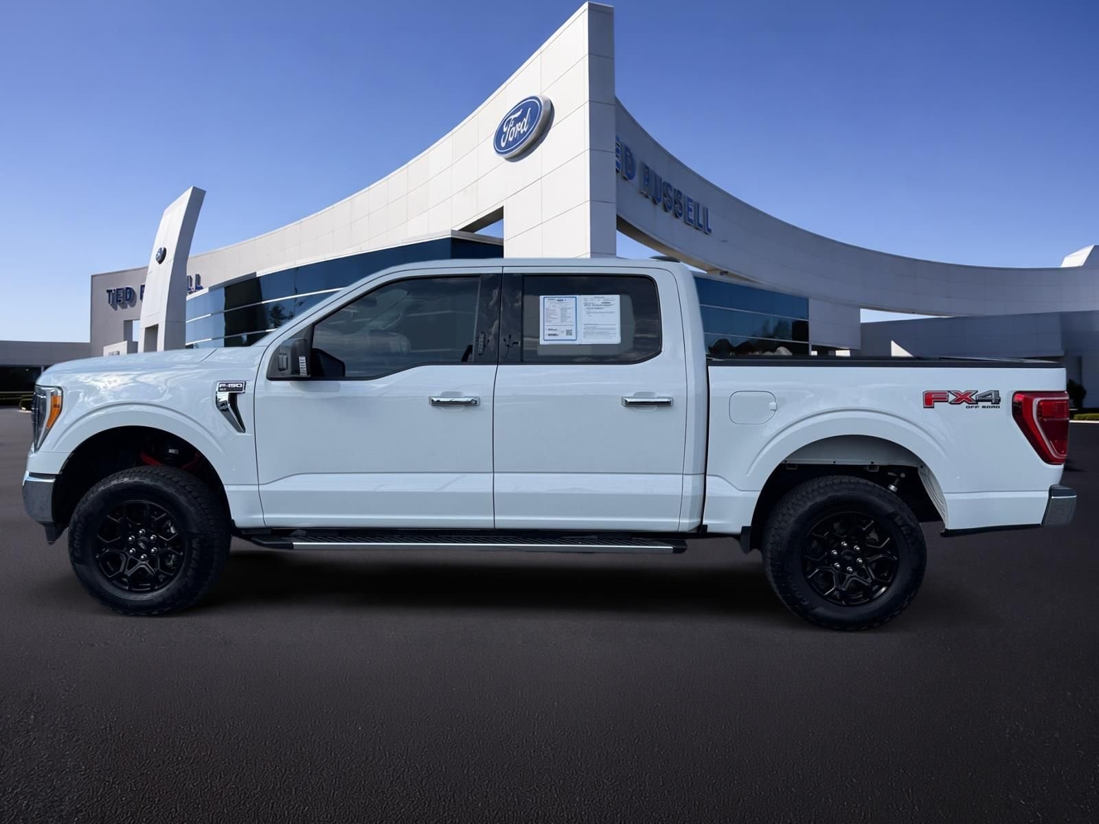 Certified Used 2022 Oxford White Ford XLT image 9