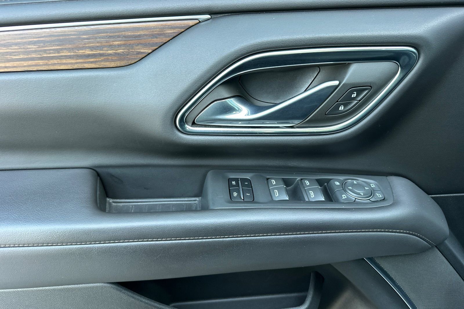 Used 2023 Summit White Chevrolet High Country image 12