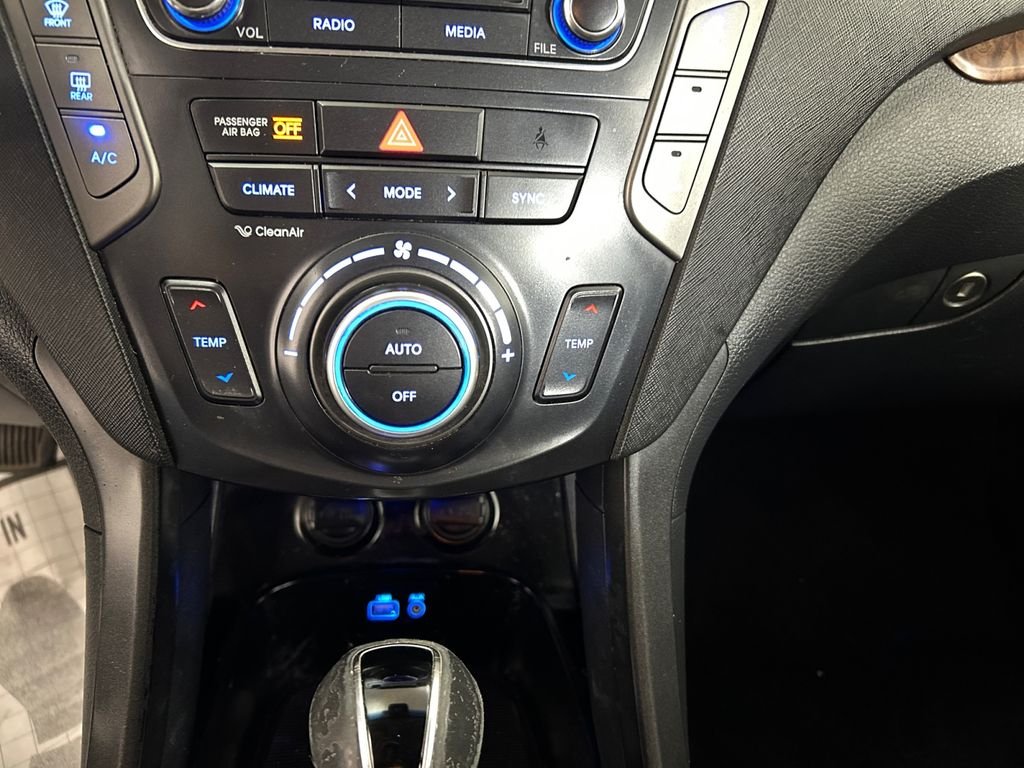 Used 2019 White Hyundai SE image 30