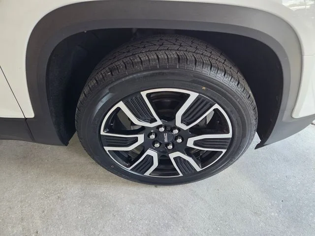 Used 2021 White GMC SLE image 18