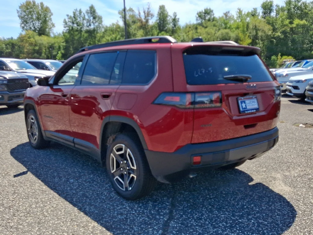New 2026 Red Hot Pearl-Coat Exterior Paint Jeep Limited image 6