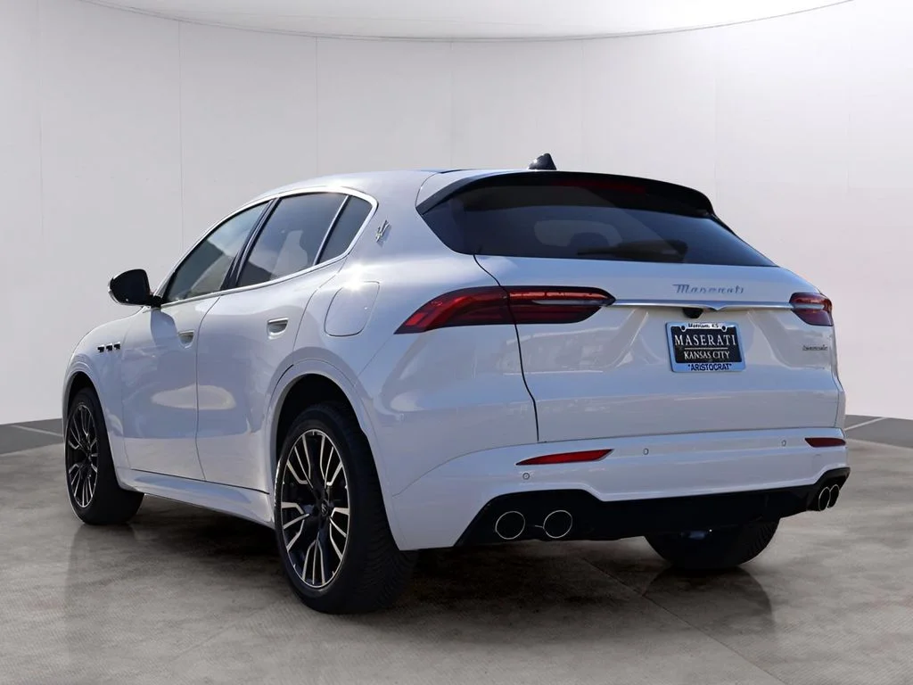 New 2025  Maserati Base image 7