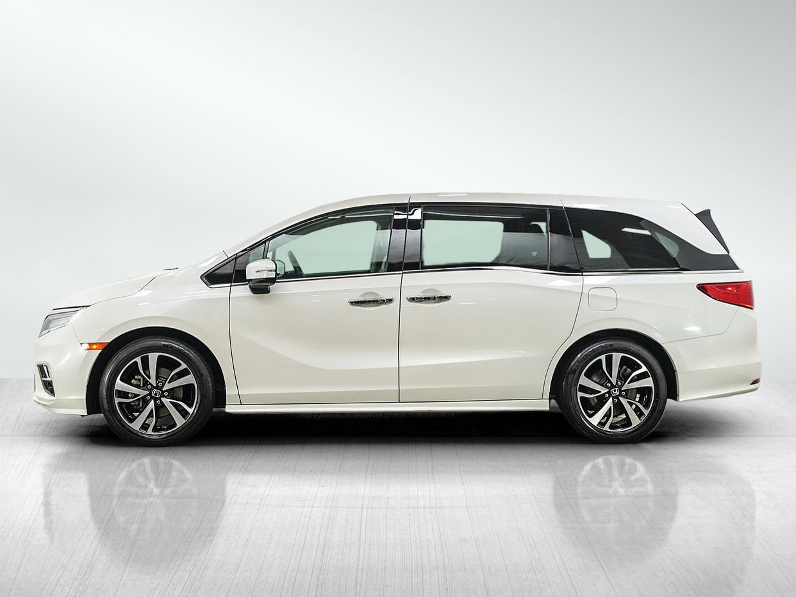 Used 2018 Honda Odyssey Elite with VIN 5FNRL6H96JB035617 for sale in Minneapolis, Minnesota