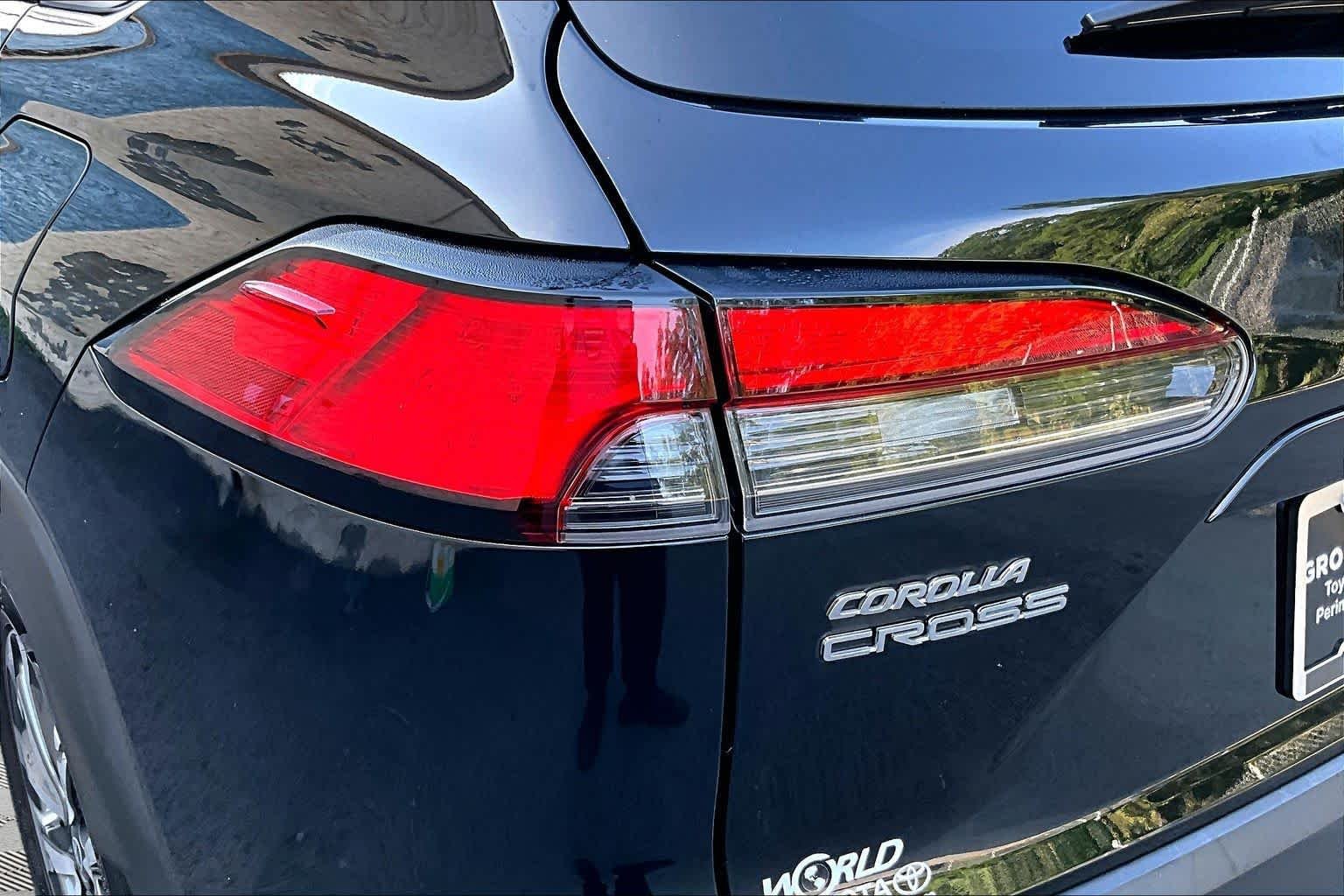 Used 2025 Jet Black Toyota XLE image 29