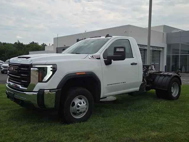 Used 2025 Summit White GMC Pro image 21