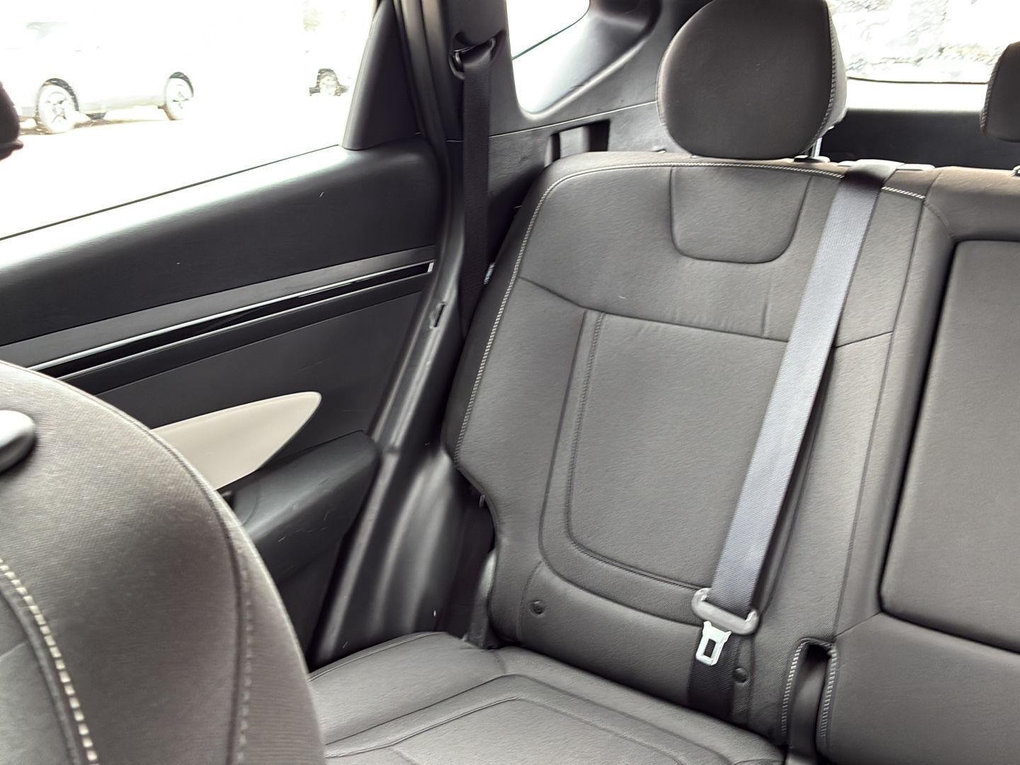 Used 2024 White Pearl Hyundai SE image 16