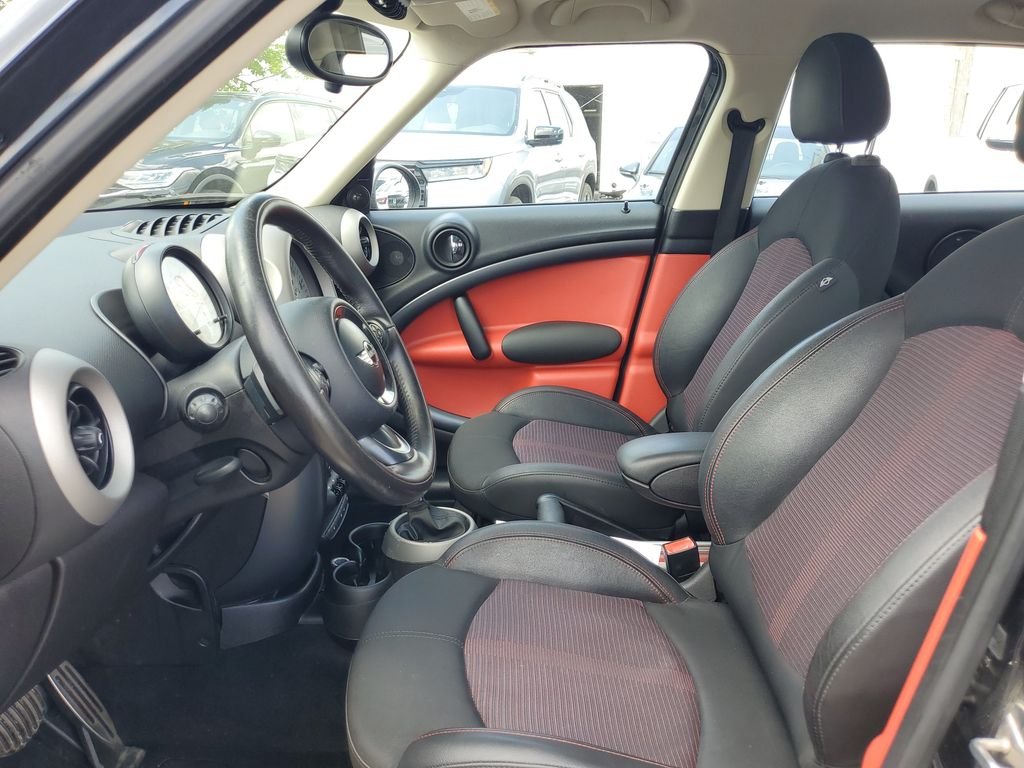 Used 2011 Black MINI Base image 9