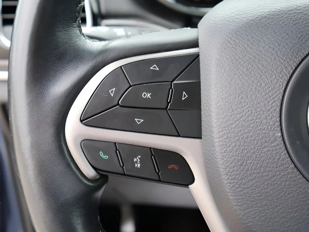 Used 2020 Blue Jeep Overland image 30