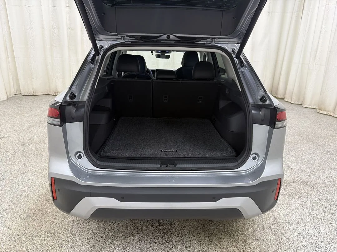 New 2026 Pyrite Silver Metallic Volkswagen SE image 17