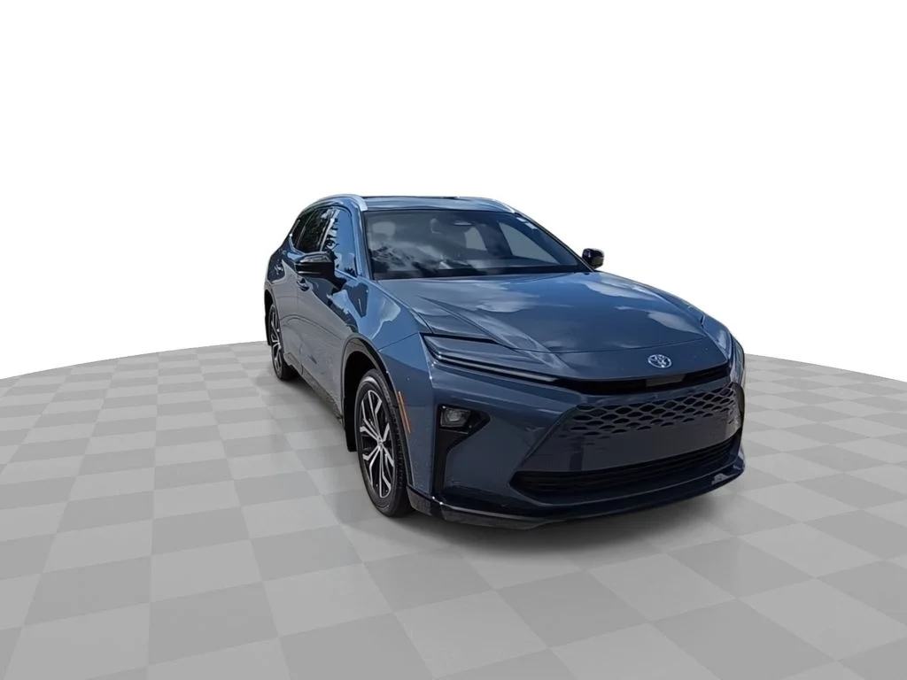 Used 2025 White Toyota XLE image 2