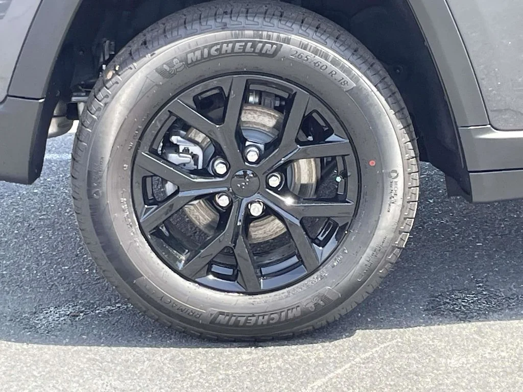New 2026 Baltic Gray Metallic Clear-Coat Exterior Paint Jeep Altitude image 13