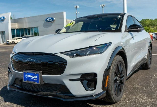New 2026 Glacier Gray Metallic Tri-coat Ford Premium image 2