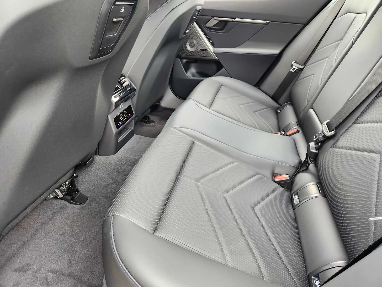 New 2026 Dark Graphite Metallic BMW 530i image 7