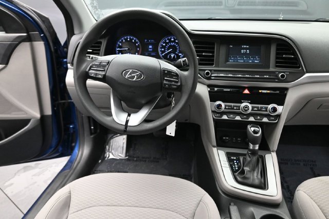 Used 2020 Blue Hyundai SE image 18