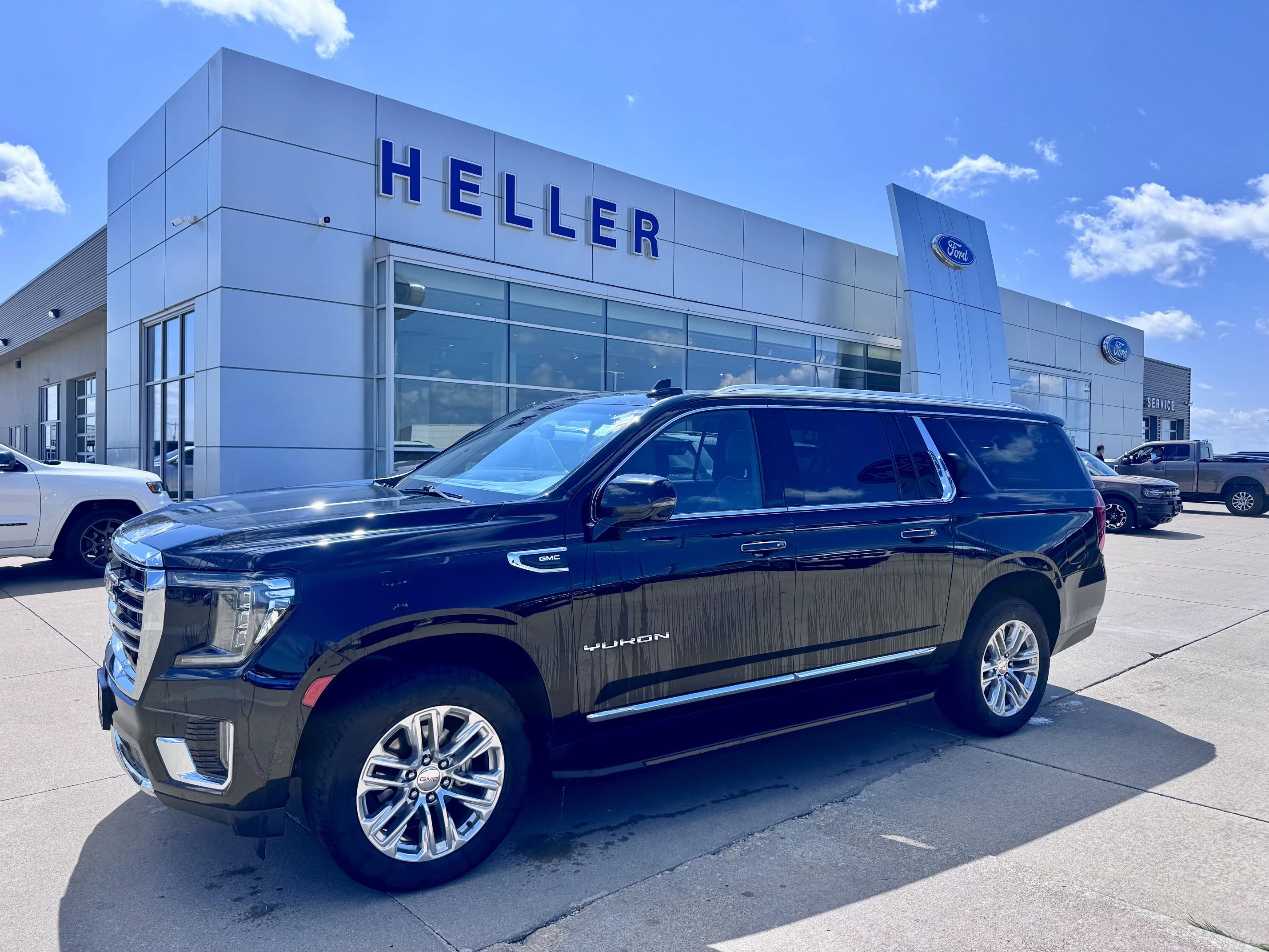 Used 2021 Onyx Black GMC SLT image 3