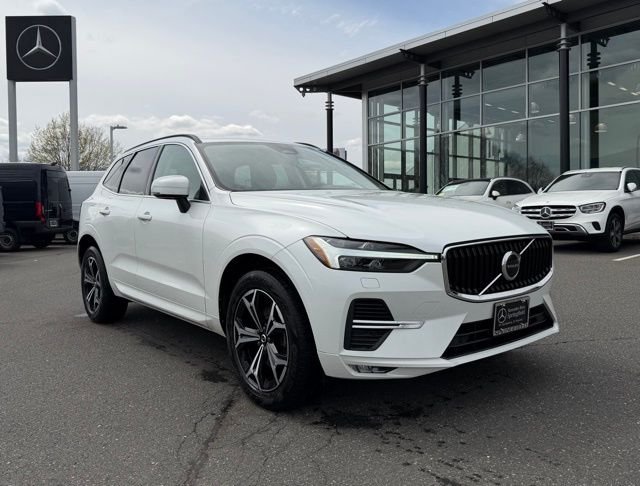 2022 Volvo XC60 B5 Momentum AWD's photo