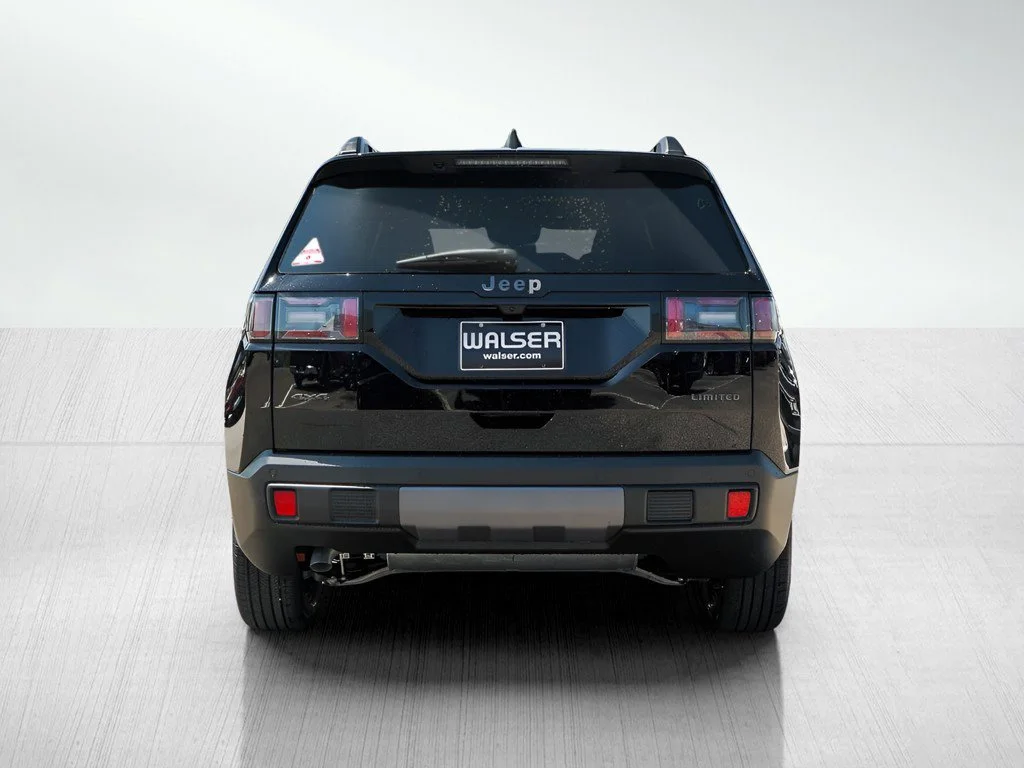 New 2026 Diamond Black Crystal Pearlcoat Jeep Limited image 5