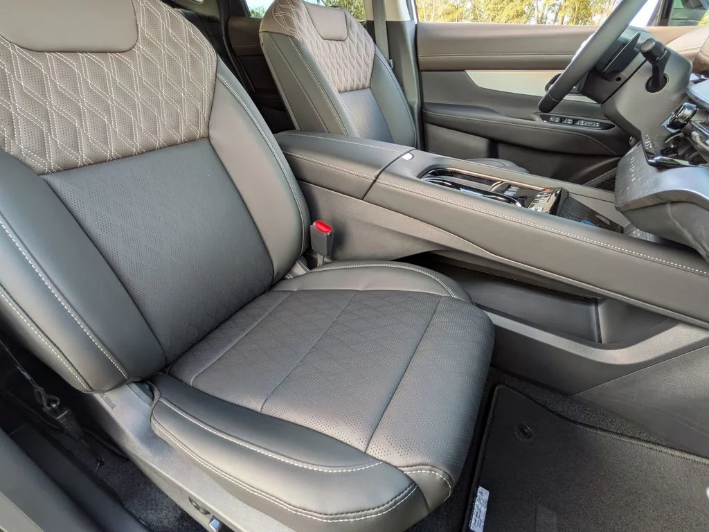 New 2026 White Nissan Platinum image 35