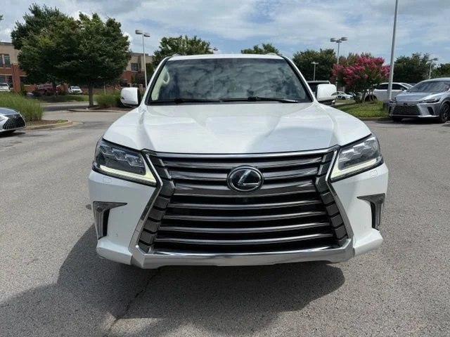 Used 2017  Lexus 570 image 2