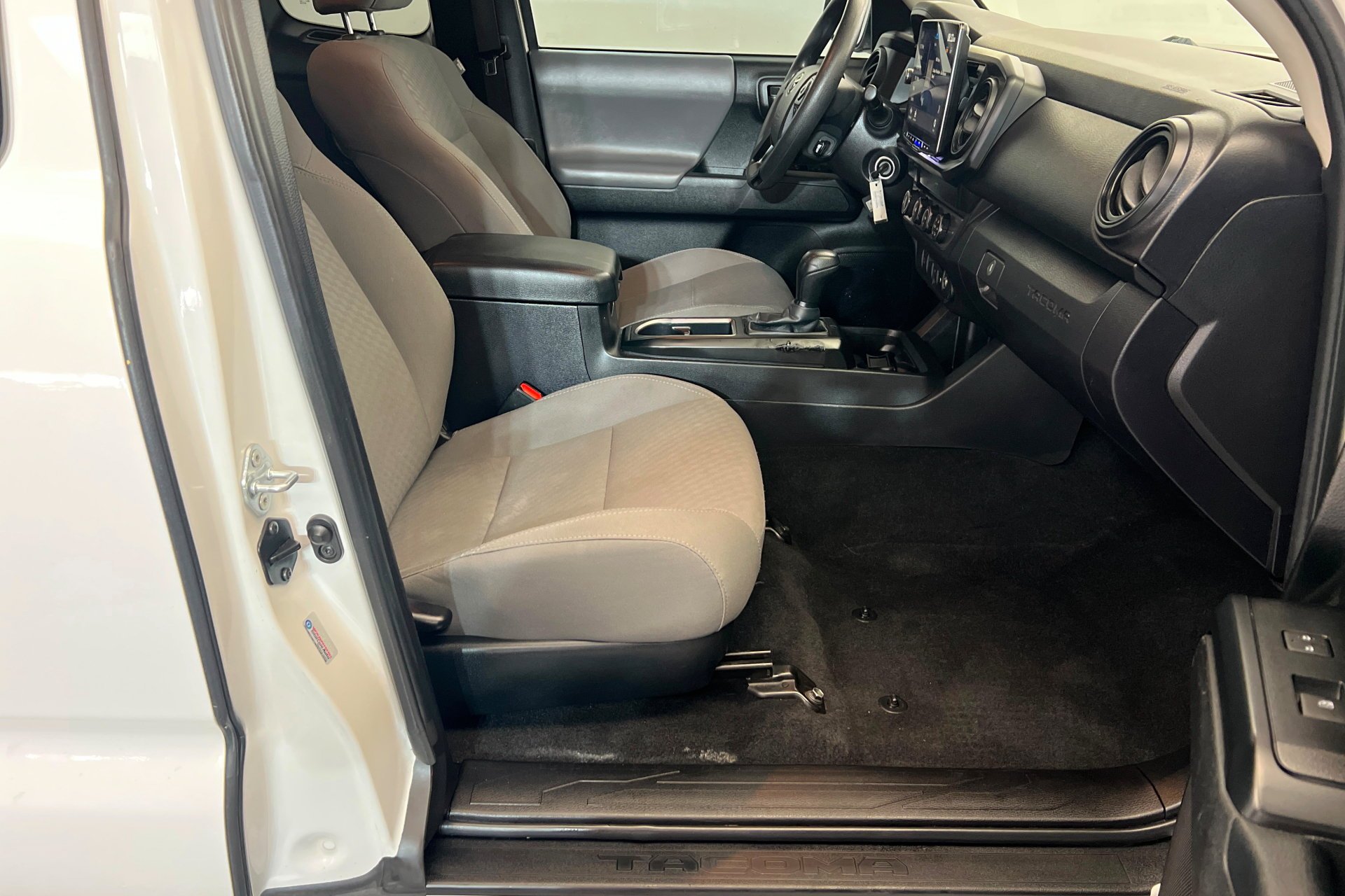 Used 2022 White Toyota SR image 18