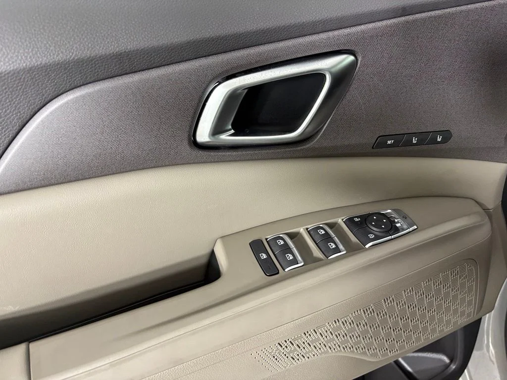 New 2026 Ceramic Silver Kia EX image 19