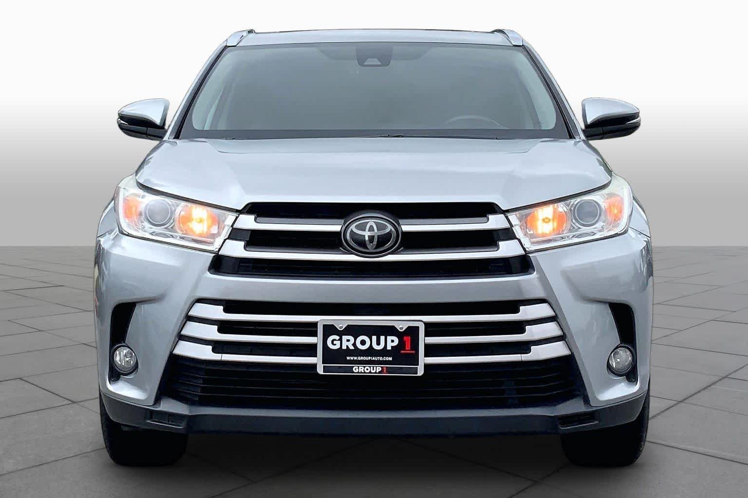 Used 2019 Celestial Silver Metallic Toyota XLE image 4