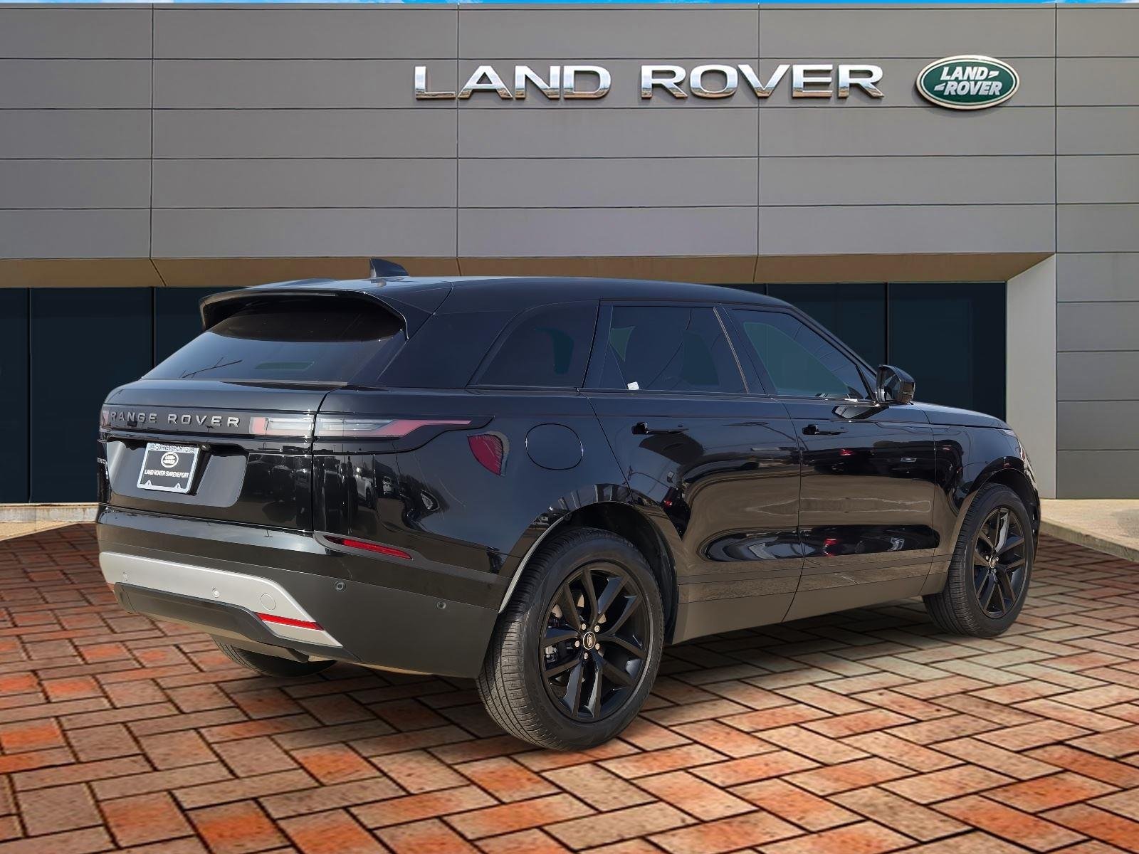 Used 2026 Santorini Black Metallic Land Rover S image 4
