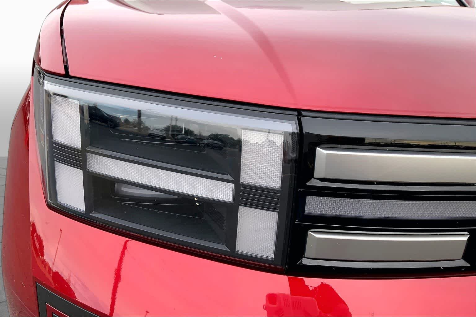 Used 2025 Ultimate Red Hyundai SEL image 28