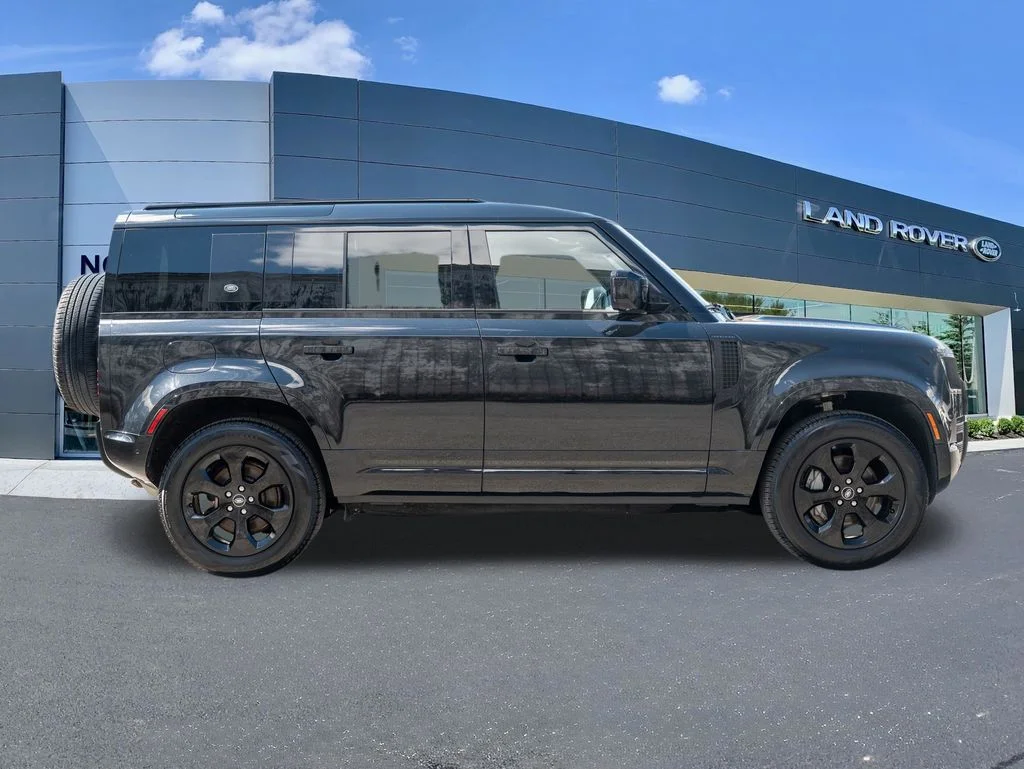 Used 2023 Black Land Rover X-Dynamic SE image 8
