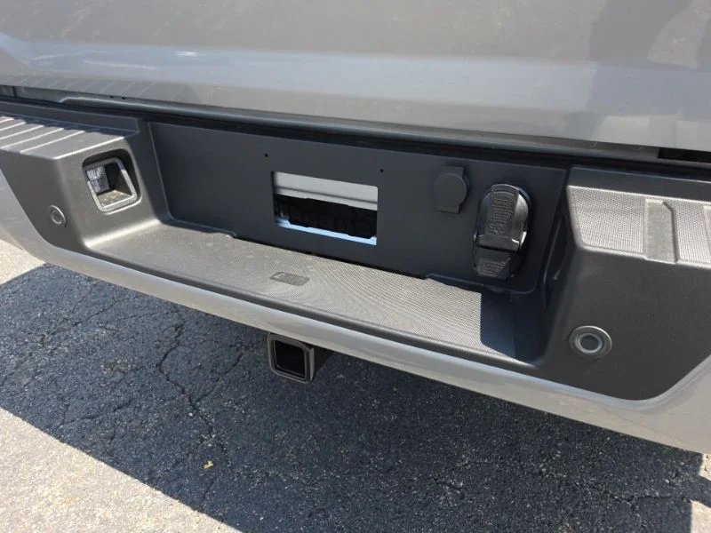 New 2026 Iconic Silver Metallic Ford XLT image 13